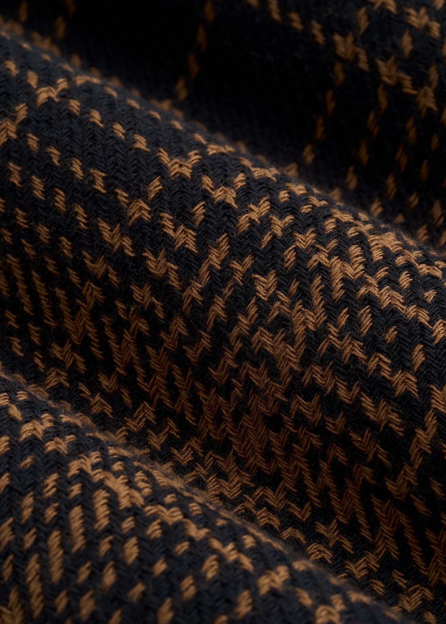 Lightweight Woven Overshirt for Tall Men in Black and Caramel Plaid