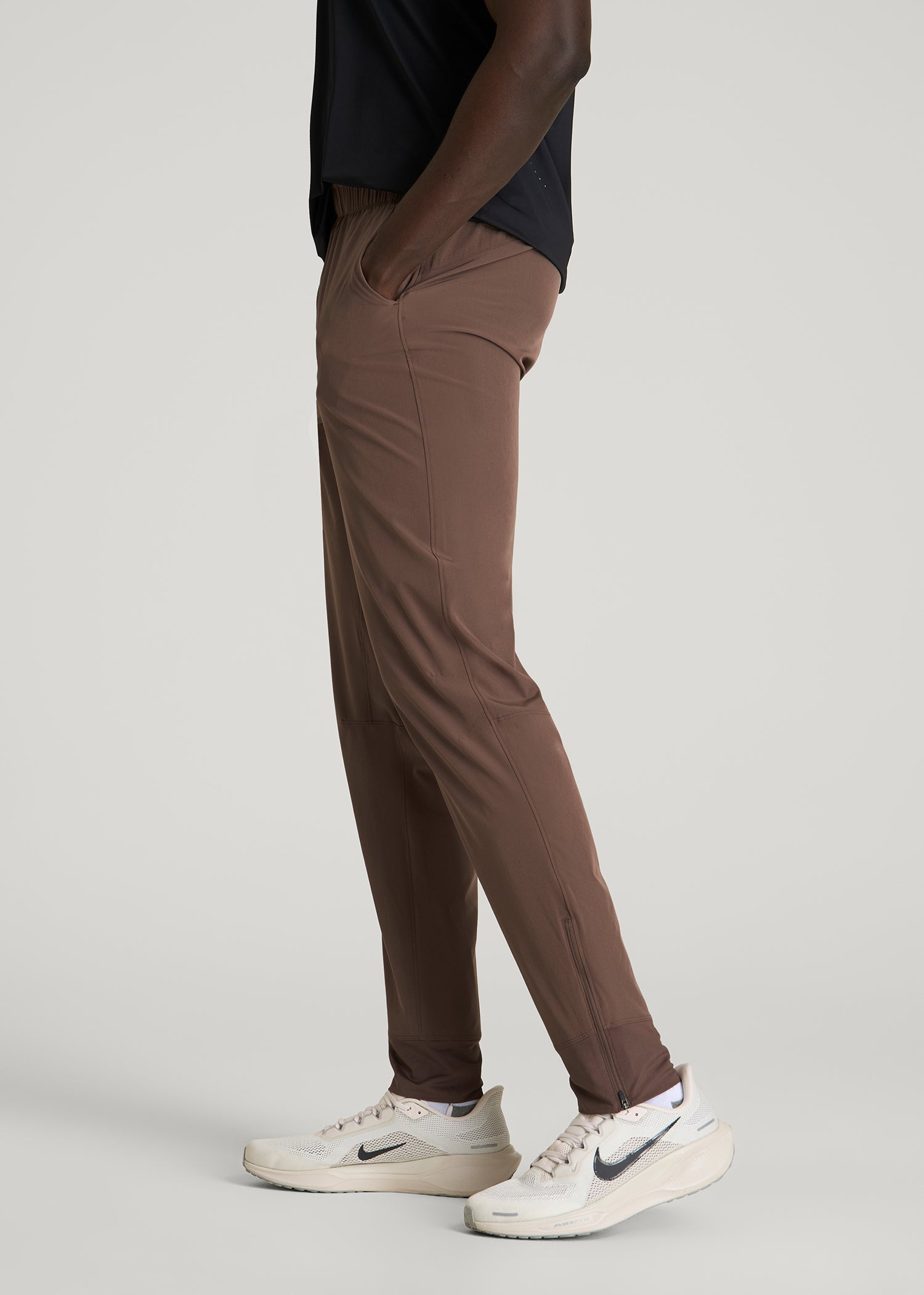 Featherweight Perforated Training Jogger in Coffee Quartz